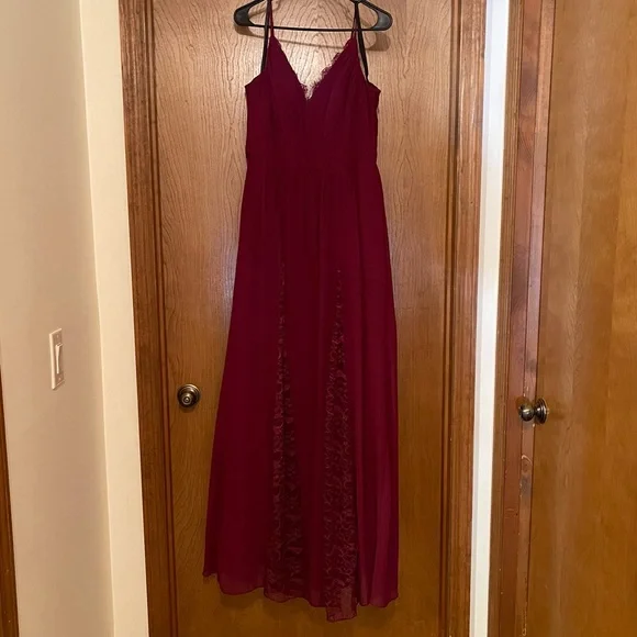 Hayley Paige burgundy bridesmaid dress - Size 10 Hayley Paige burgundy bridesmaid dress - Size 10